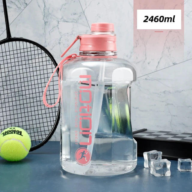 Borraccia sportiva da 2 litri con cannuccia Fitness di grande capacità con bollitore a gradiente in scala bottiglia d'acqua portatile in plastica per esterni