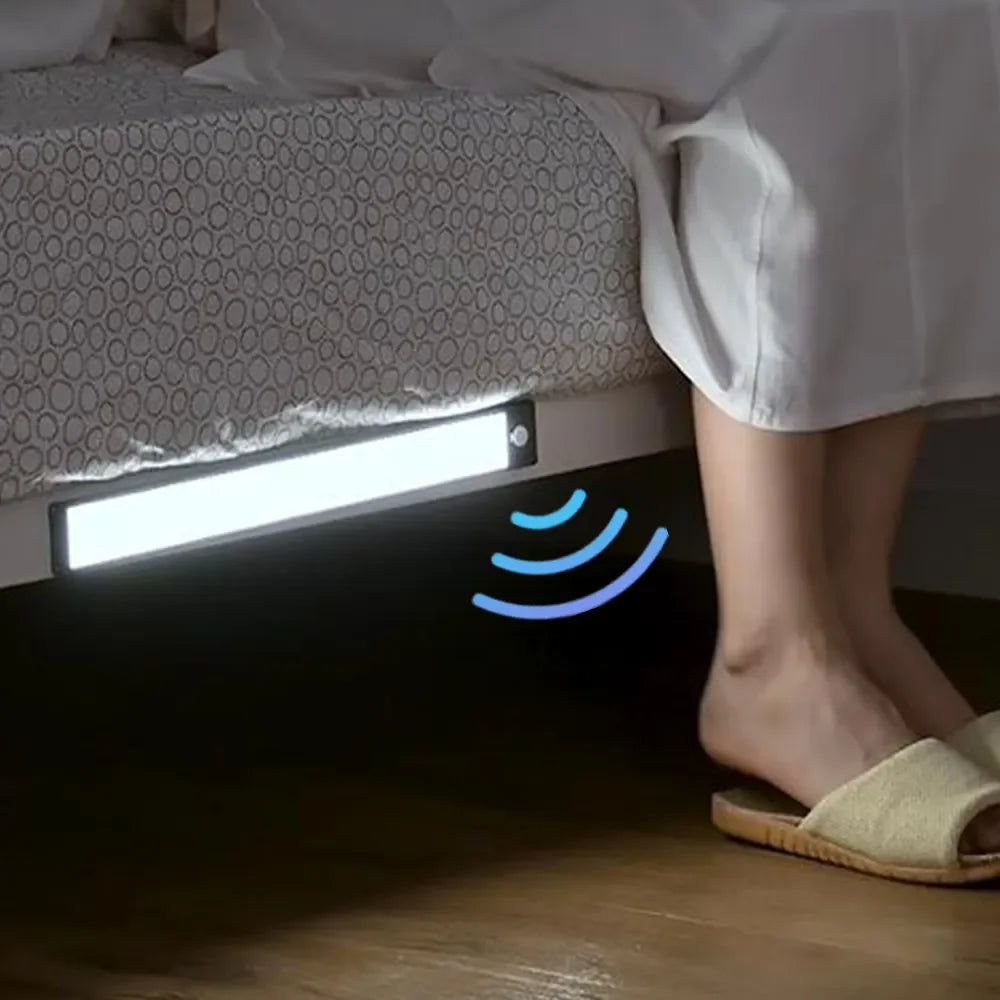 Luce del sensore di movimento a LED luce notturna USB Wireless sotto la luce dell'armadio per l'illuminazione interna del sensore dell'armadio della camera da letto dell'armadio da cucina