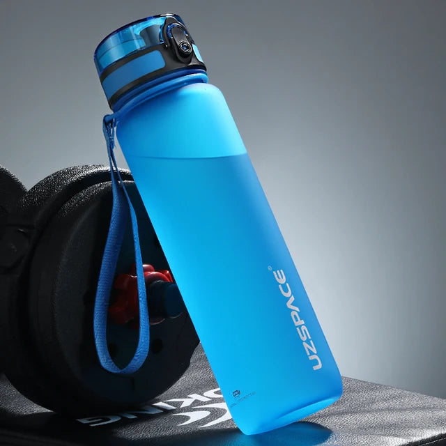 Nuova bottiglia d'acqua sportiva da 500/800/1000ml BPA bottiglia Shaker portatile a prova di perdite in plastica bicchieri Tour Gym articoli di spedizione gratuiti