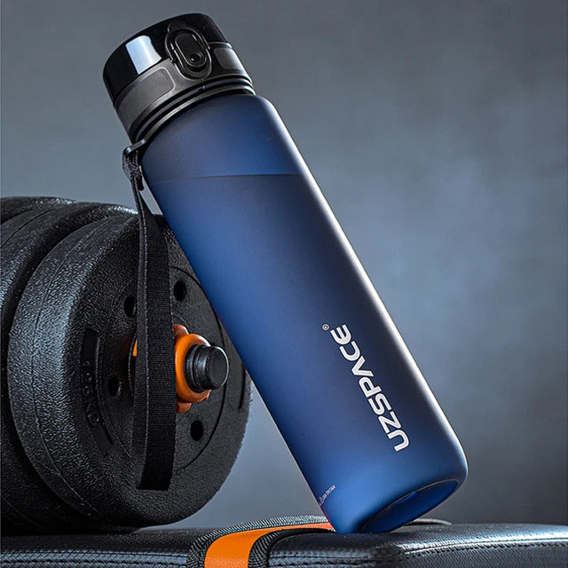 Nuova bottiglia d'acqua sportiva da 500/800/1000ml BPA bottiglia Shaker portatile a prova di perdite in plastica bicchieri Tour Gym articoli di spedizione gratuiti