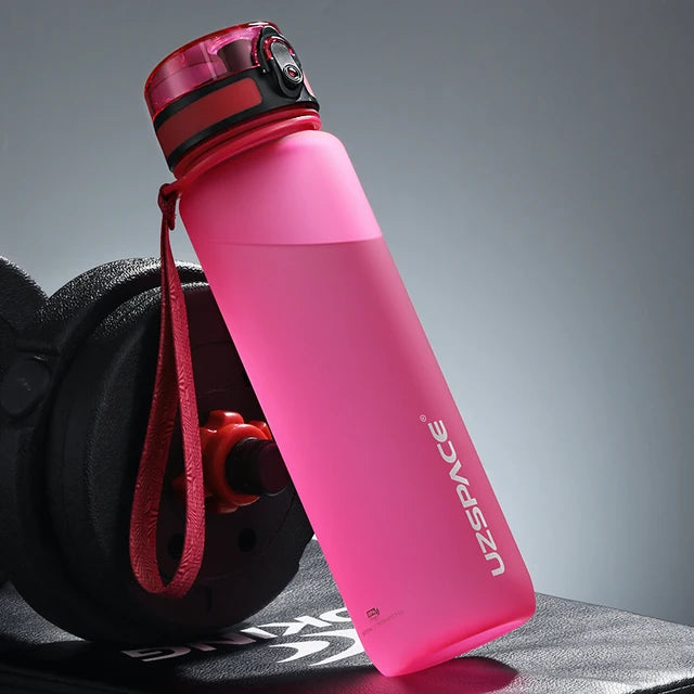 Nuova bottiglia d'acqua sportiva da 500/800/1000ml BPA bottiglia Shaker portatile a prova di perdite in plastica bicchieri Tour Gym articoli di spedizione gratuiti