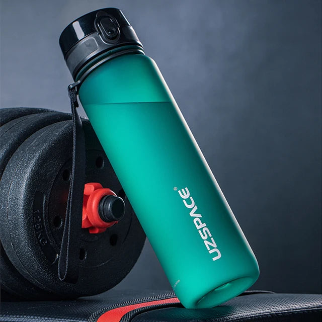 Nuova bottiglia d'acqua sportiva da 500/800/1000ml BPA bottiglia Shaker portatile a prova di perdite in plastica bicchieri Tour Gym articoli di spedizione gratuiti