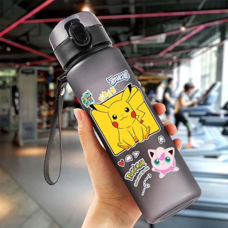 Pokemon 560ML tazza d'acqua Anime portatile carino Pikachu plastica cartone animato sport all'aria aperta bottiglia d'acqua di grande capacità regali